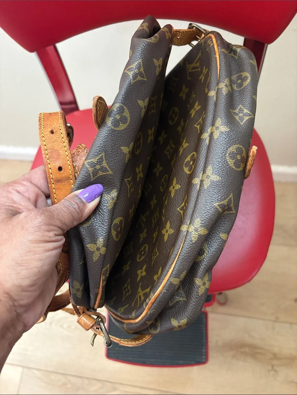 Louis Vuitton Monogram Canvas Messenger Bag with Vachetta Trim unisex - Picture 4 of 15